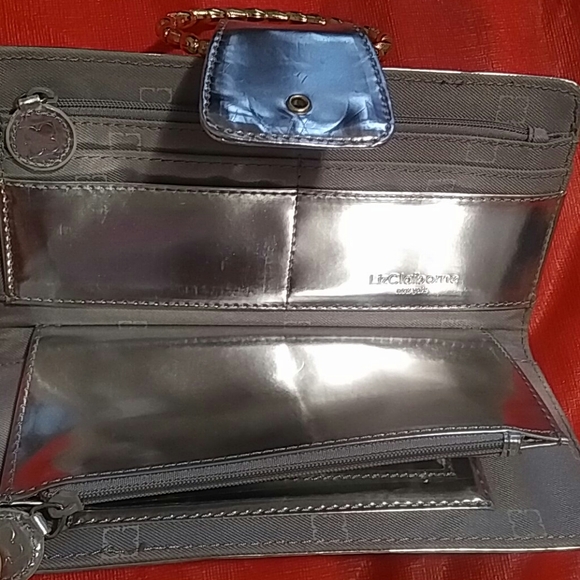 🌷Liz Claiborne Wallet - Picture 3 of 3